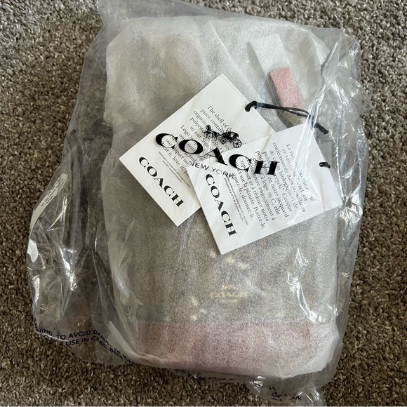 Coach MINI DEMPSEY BUCKET BAG IN SIGNATURE CANVAS WITH DANCING KITTEN PRINT NWT - Picture 14 of 14